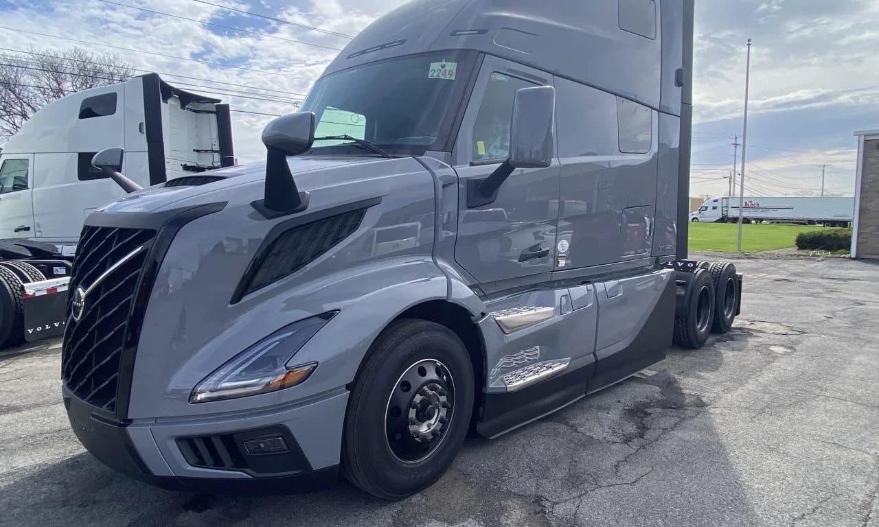 2025 Volvo VNL 860 in Syracuse, NY