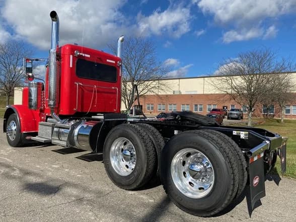 2023 Peterbilt 389 in Zanesville, OH — photo 7