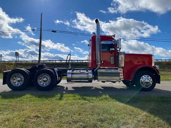 2023 Peterbilt 389 in Zanesville, OH — photo 5