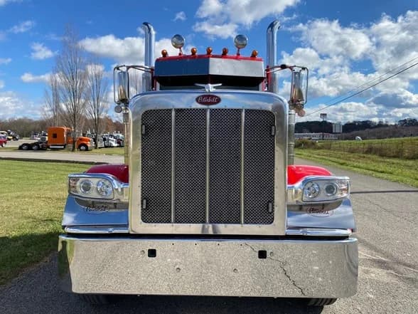 2023 Peterbilt 389 in Zanesville, OH — photo 3