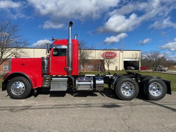 2023 Peterbilt 389 in Zanesville, OH — photo 4