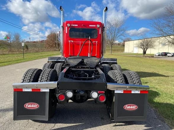 2023 Peterbilt 389 in Zanesville, OH — photo 8