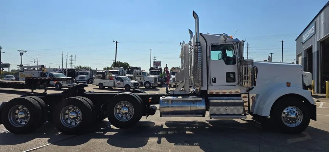 2017 Kenworth W900 in Irving, TX — photo 5