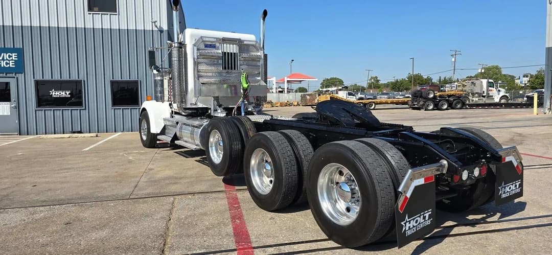 2017 Kenworth W900 in Irving, TX — photo 11