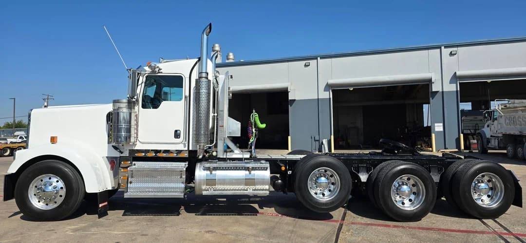 2017 Kenworth W900 in Irving, TX