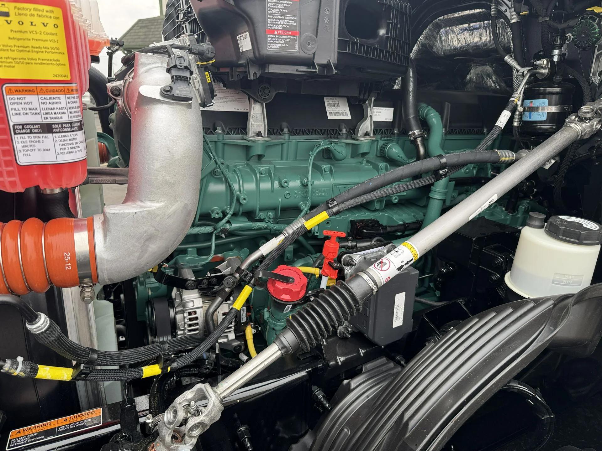 2027 Volvo VNL 860 in Clarksville, IN — photo 18