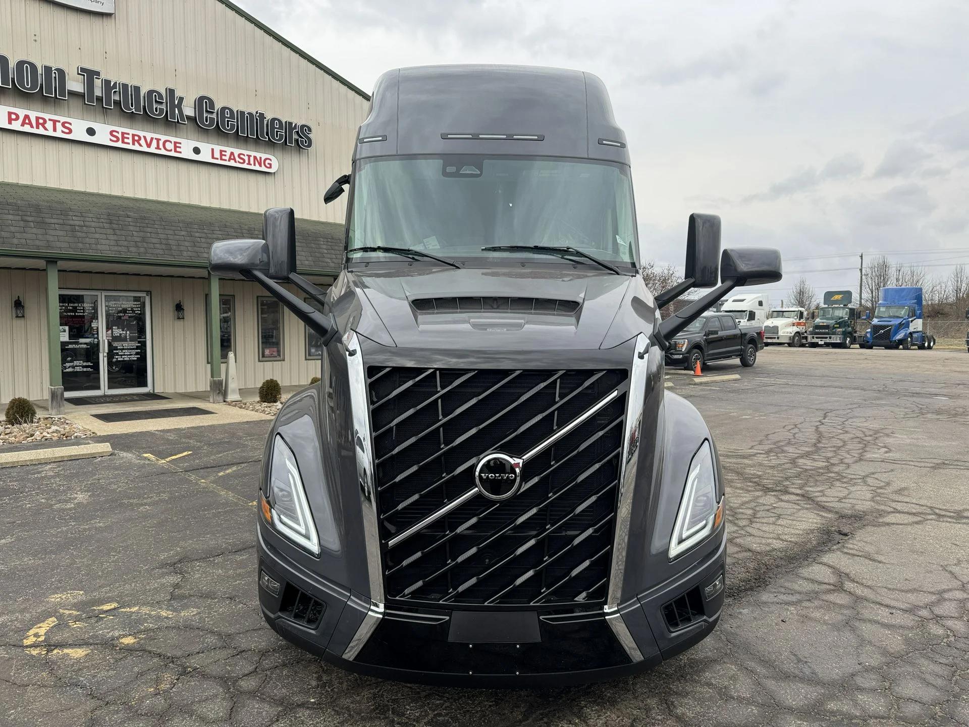 2027 Volvo VNL 860 in Clarksville, IN — photo 6