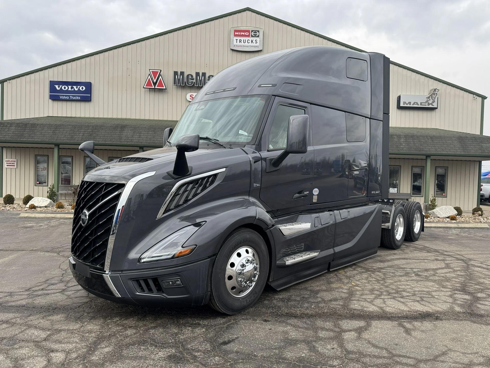 2027 Volvo VNL 860 in Clarksville, IN