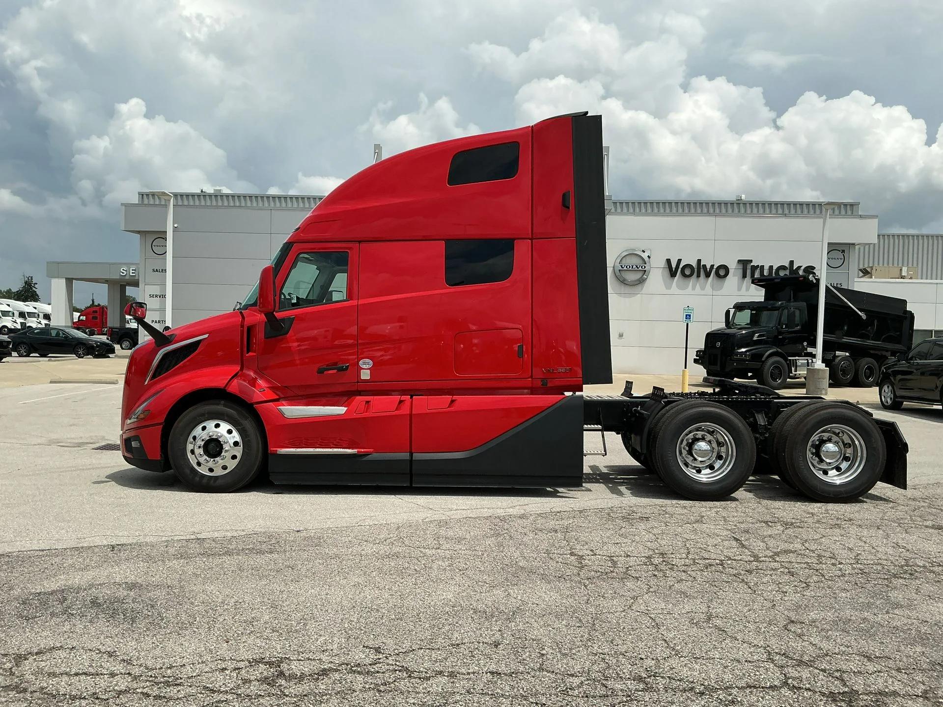 2026 Volvo VNL 860 in Indianapolis, IN — photo 8