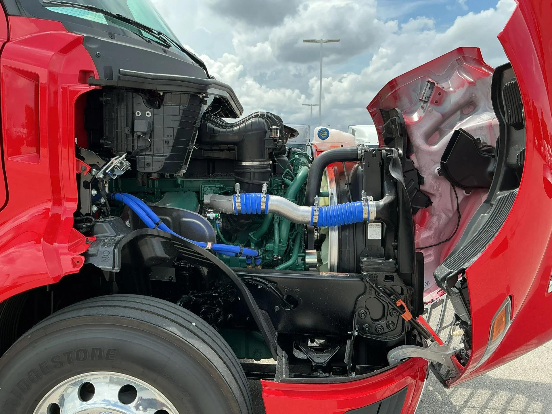 2026 Volvo VNL 860 in Indianapolis, IN — photo 10
