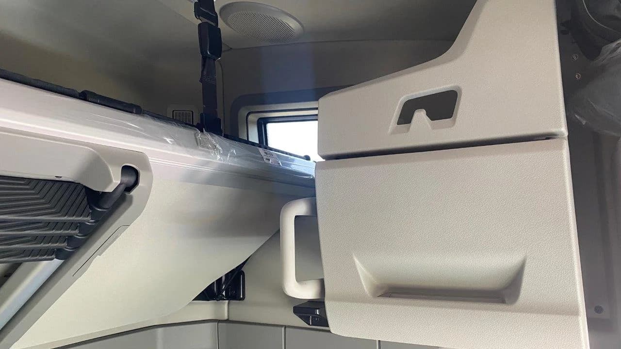 2025 Volvo VNL 660 in AUSTIN, TX — photo 26