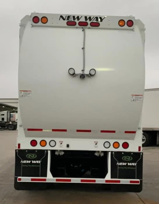 2025 Peterbilt 520 — photo 6