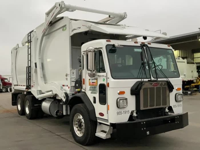 2025 Peterbilt 520 — photo 3
