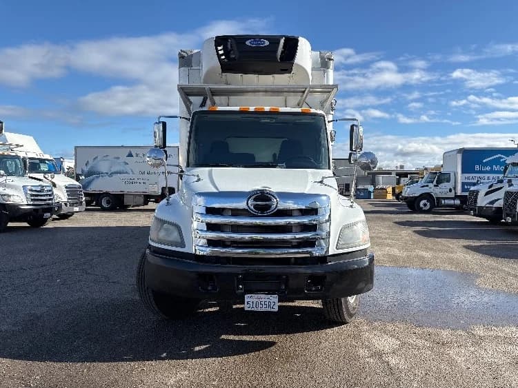 2019 Hino 268 in Fresno, CA — photo 2