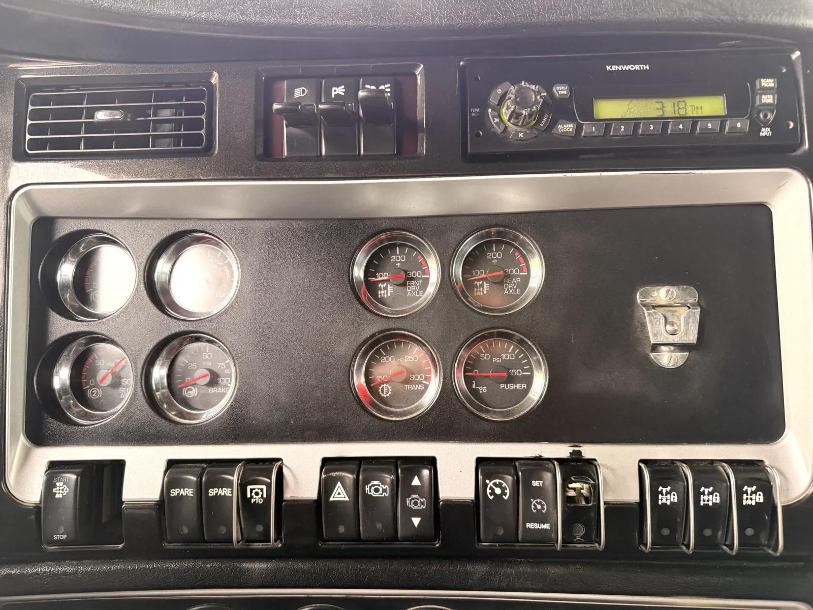 2011 Kenworth T800 in Greer, SC — photo 19