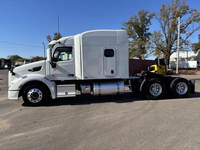 2022 Peterbilt 579 in Memphis, TN — photo 4