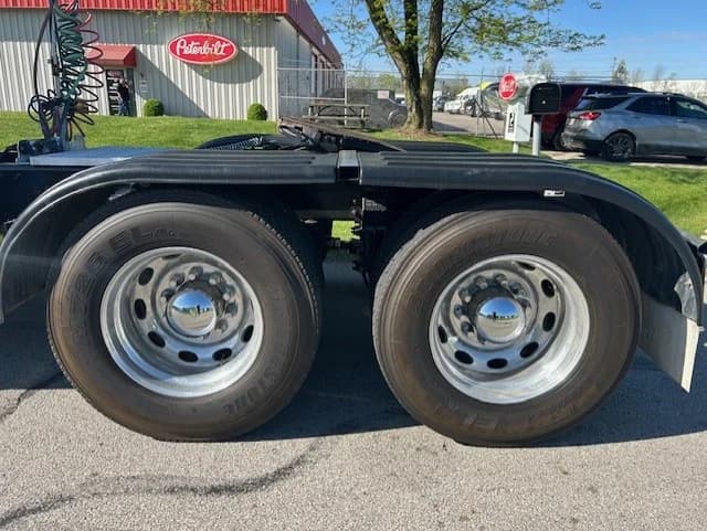 2023 Peterbilt 389 in Zanesville, OH — photo 7