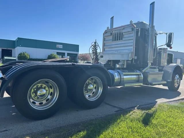 2023 Peterbilt 389 in Zanesville, OH — photo 5