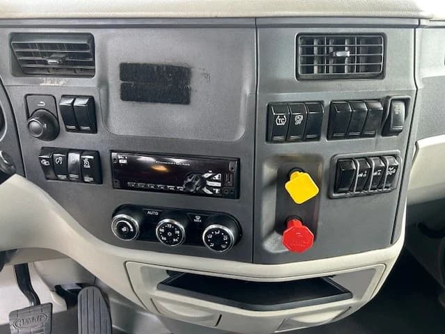 2021 Peterbilt 579 in Charlotte, NC — photo 5