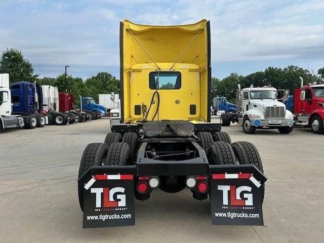 2021 Peterbilt 579 in Charlotte, NC — photo 3