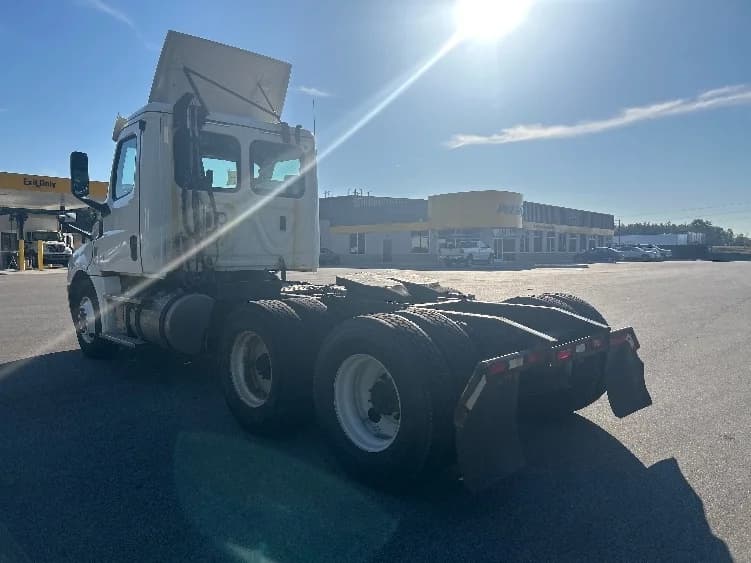 2019 Freightliner Cascadia in Byron Center, MI — photo 5