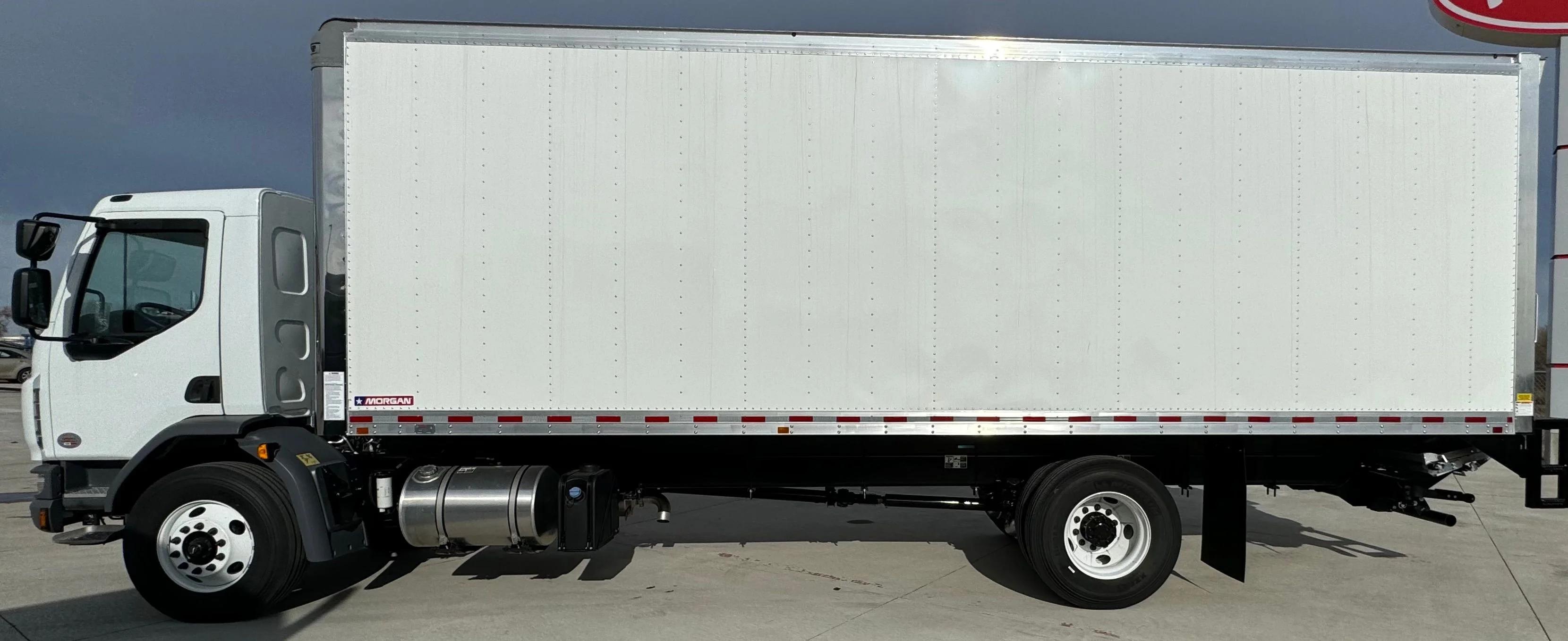2024 Peterbilt 220EV in GRETNA, NE — photo 7