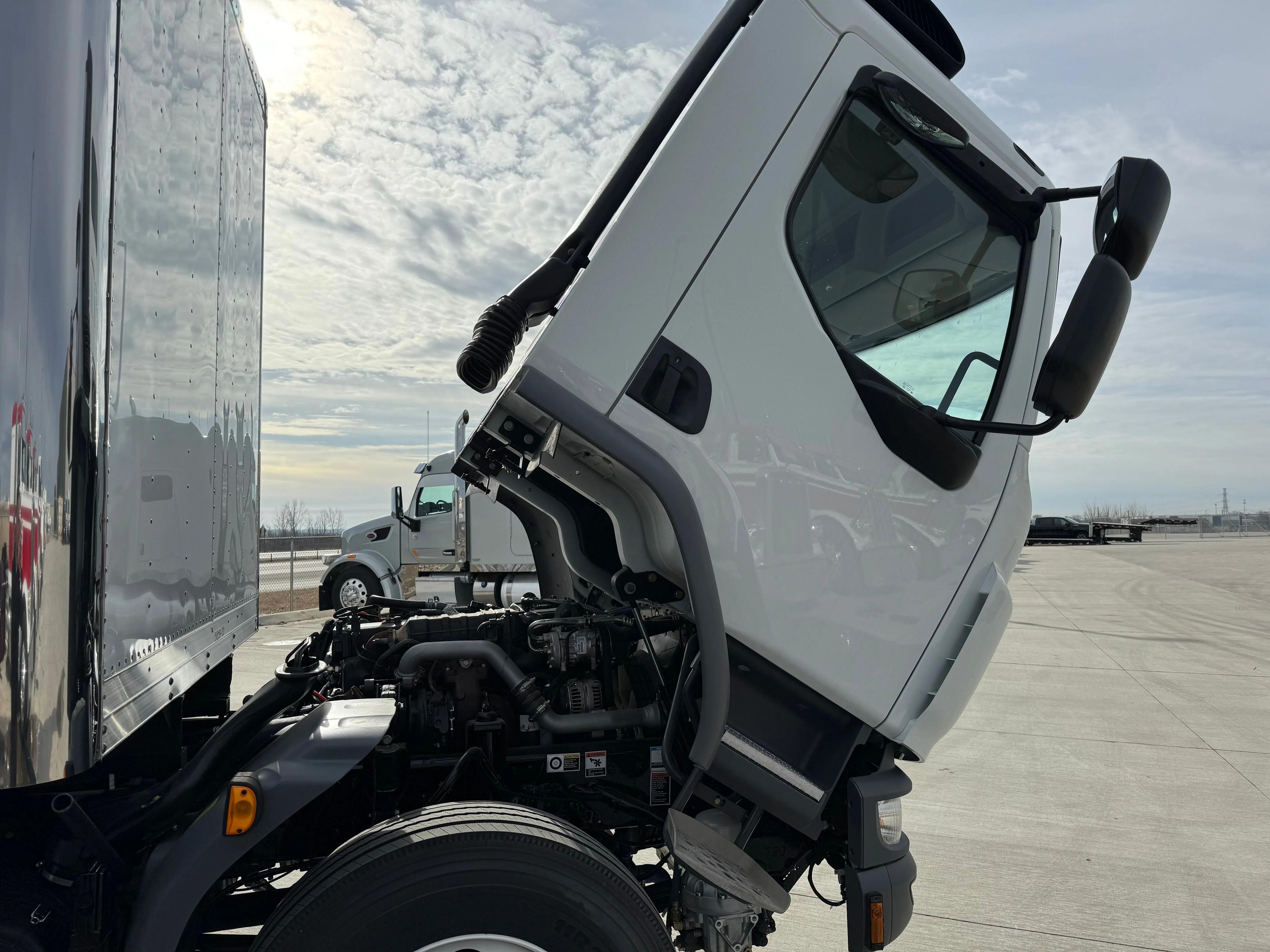 2024 Peterbilt 220EV in GRETNA, NE — photo 10