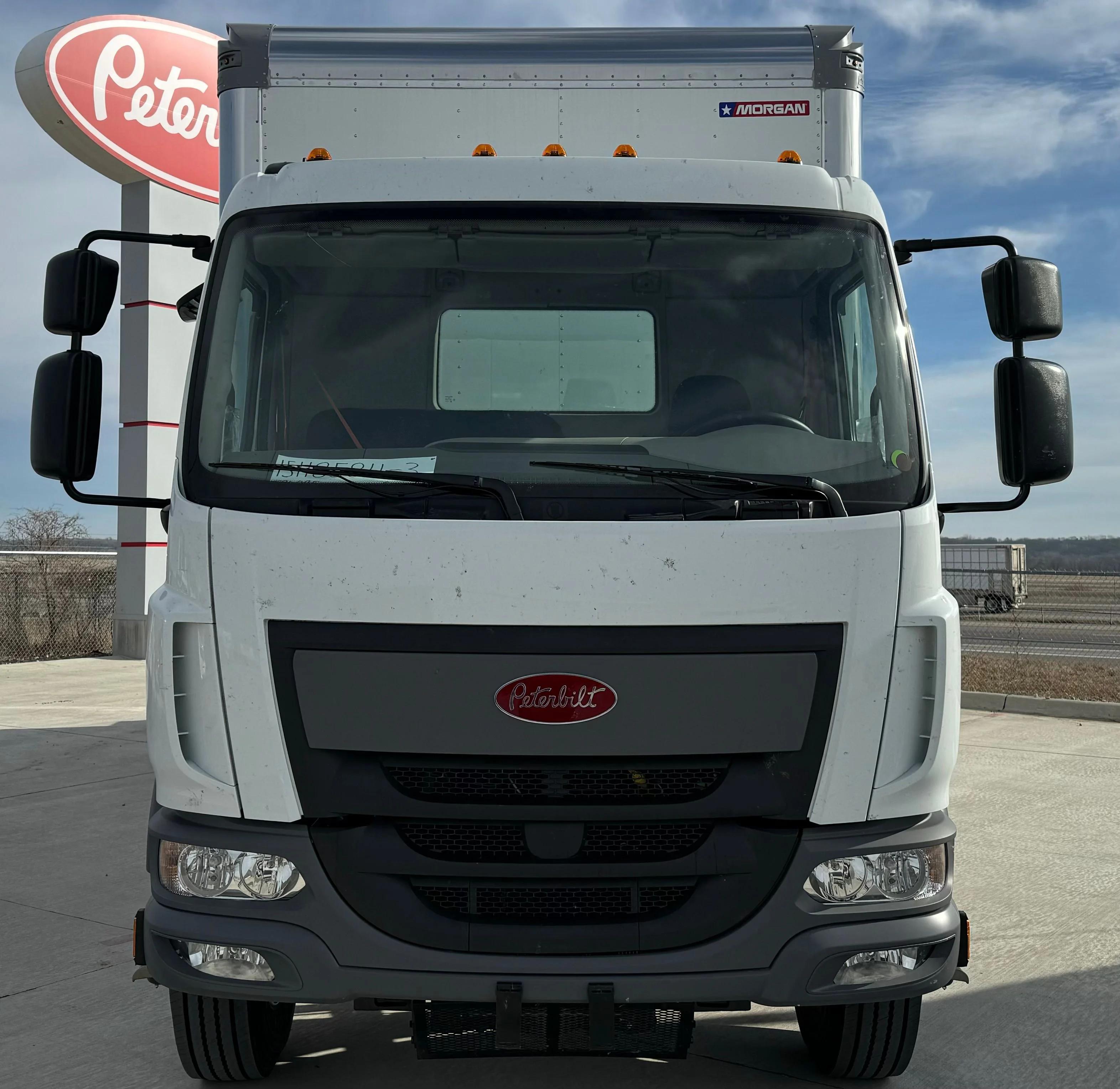 2024 Peterbilt 220EV in GRETNA, NE — photo 2
