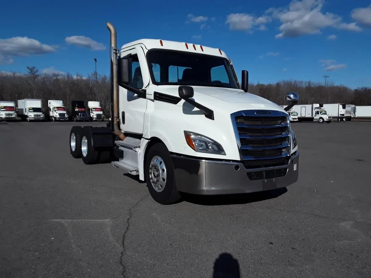 2021 Freightliner Cascadia in North Little Rock, AR — photo 3