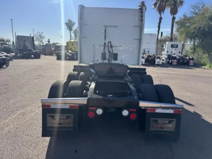 2022 Peterbilt 579 in Phoenix, AZ — photo 5