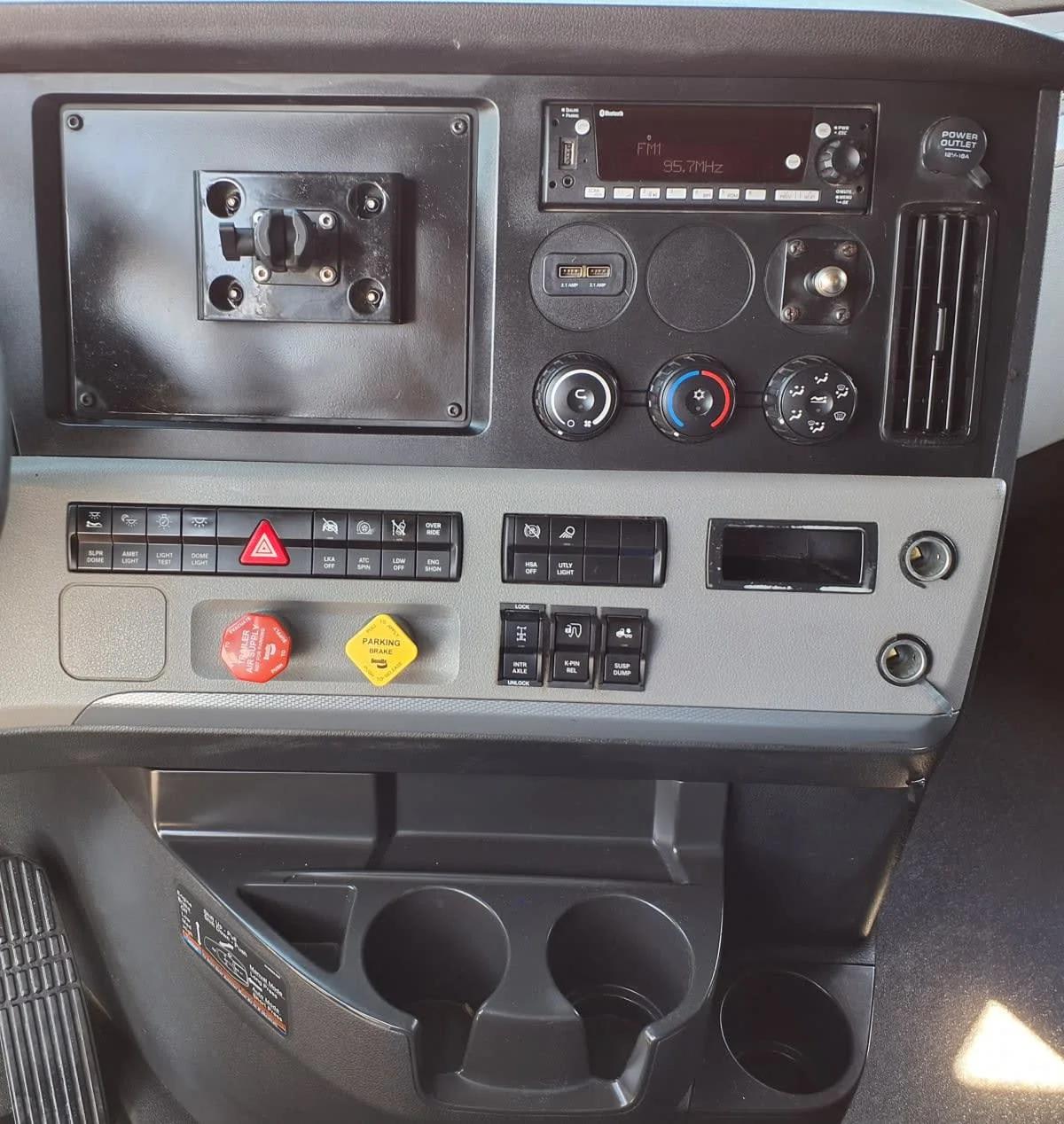 2022 Freightliner Cascadia in Memphis, TN — photo 12