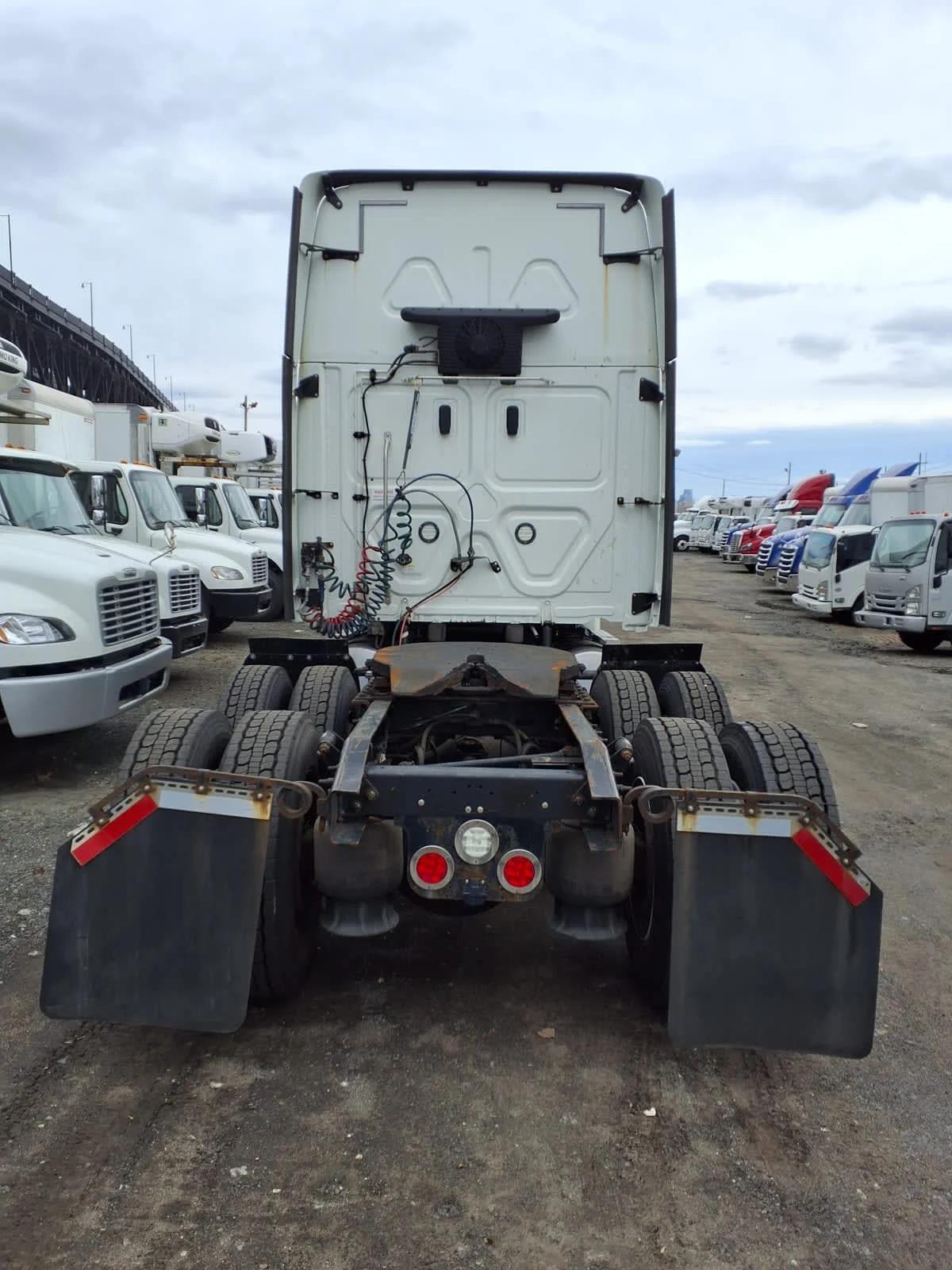 2018 Freightliner Cascadia in Kearny, NJ — photo 5