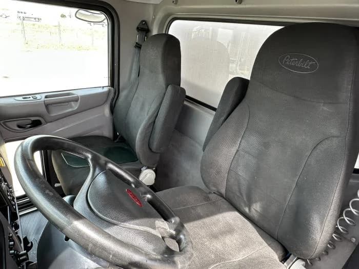 2020 Peterbilt 337 — photo 13