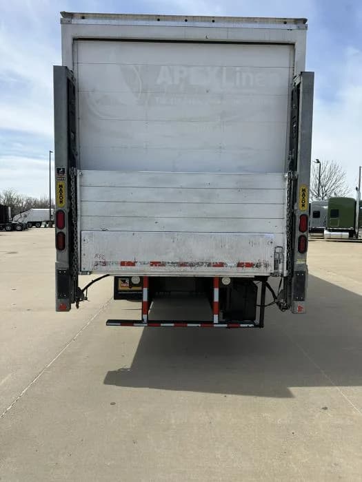 2020 Peterbilt 337 — photo 5