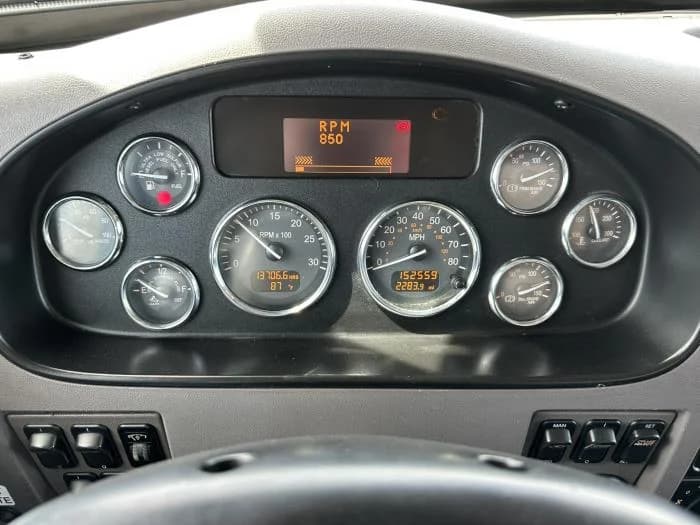 2020 Peterbilt 337 — photo 10