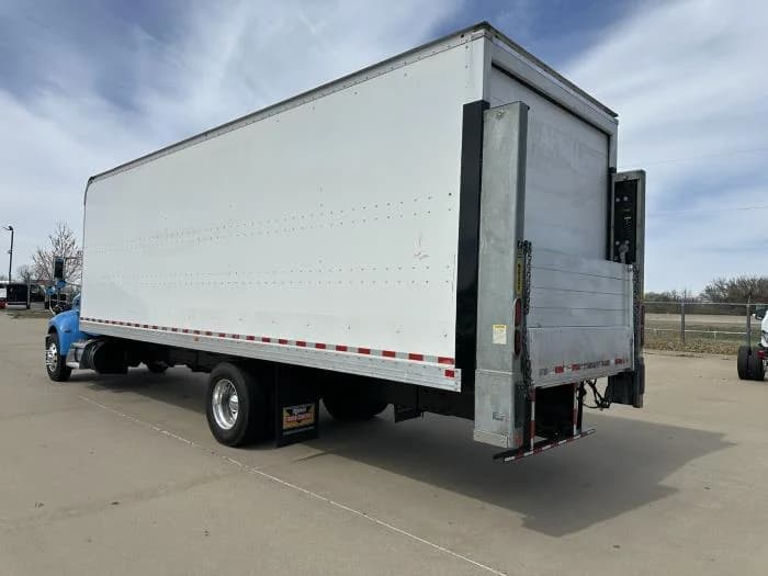 2020 Peterbilt 337 — photo 6
