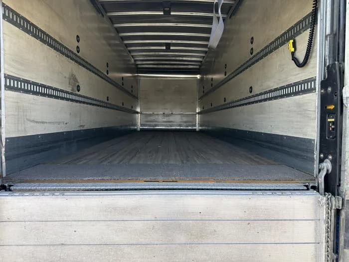 2020 Peterbilt 337 — photo 15