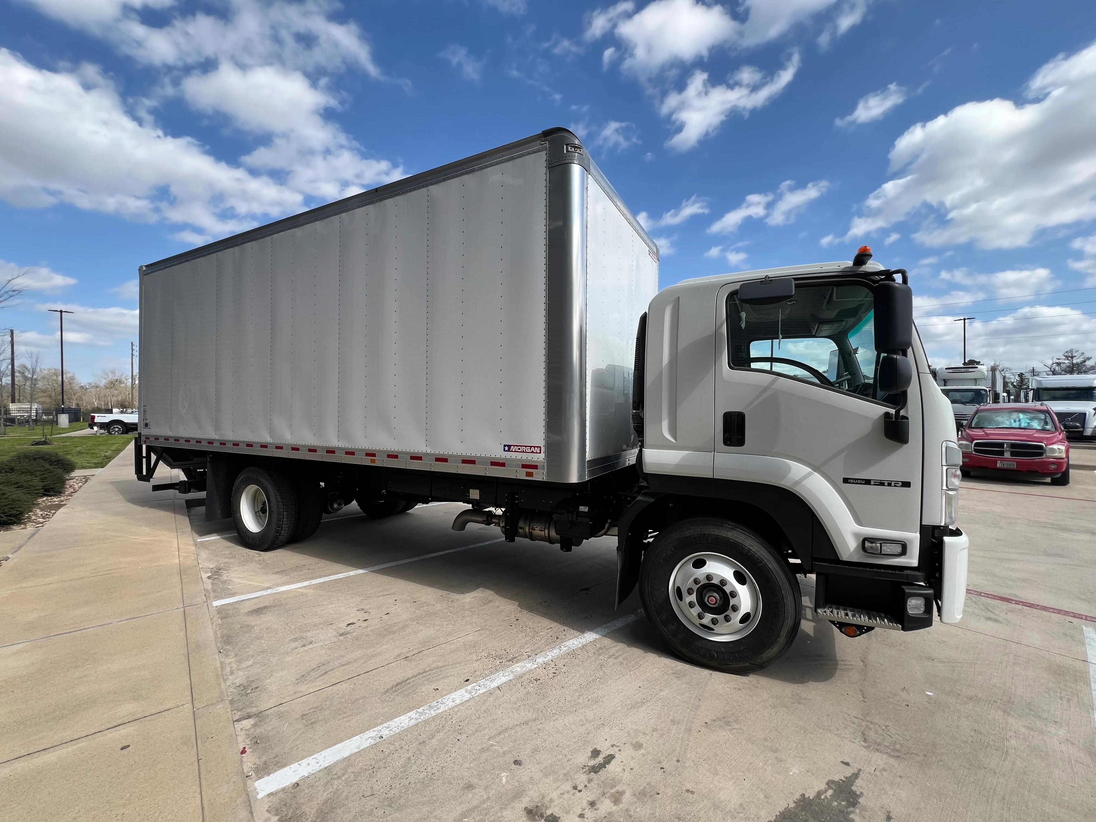 2025 Isuzu FTR in HOUSTON, TX — photo 9