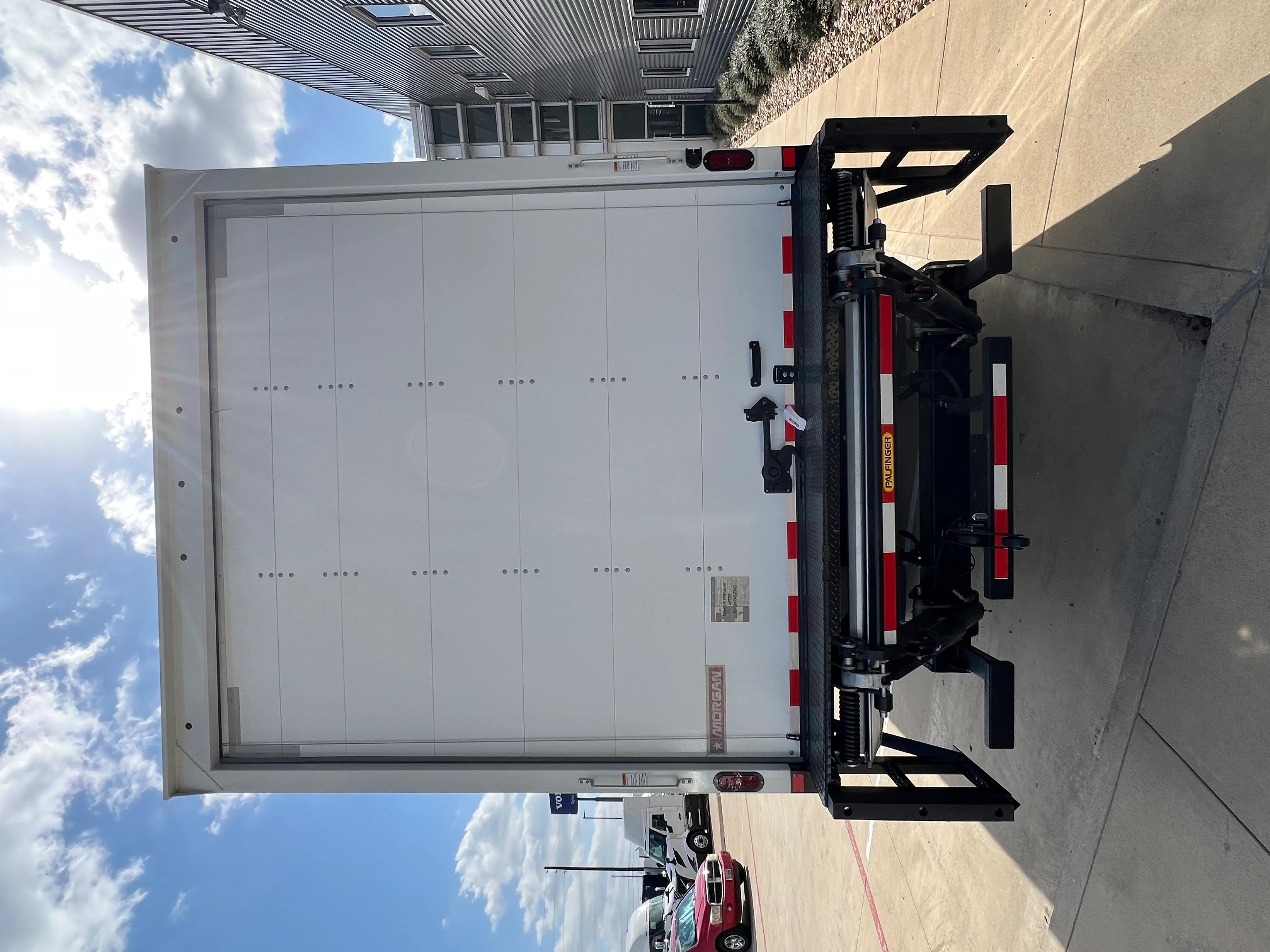 2025 Isuzu FTR in HOUSTON, TX — photo 3
