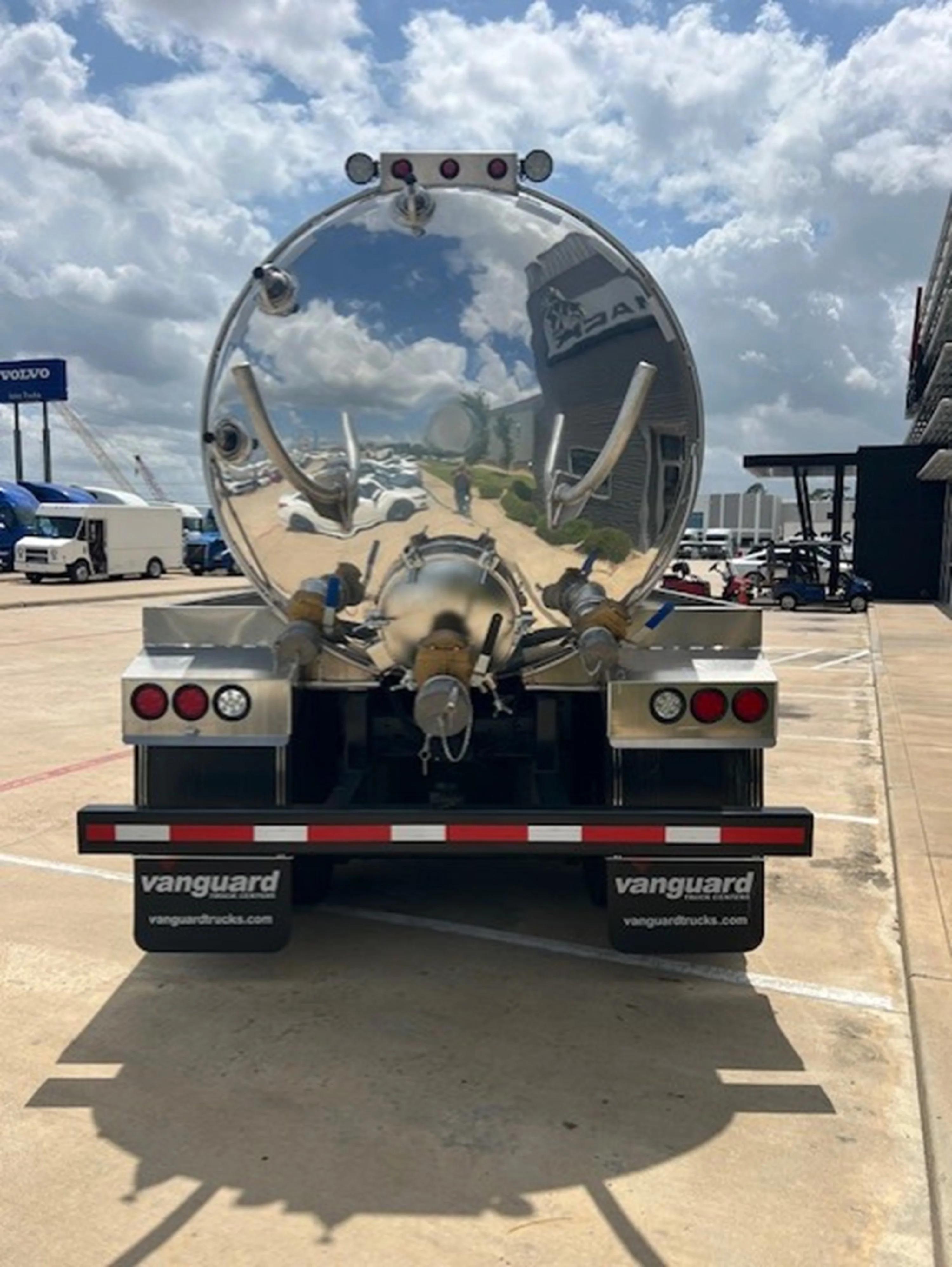 2026 Mack in HOUSTON, TX — photo 10
