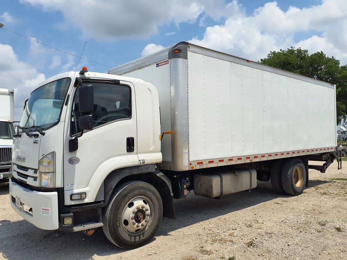 2019 Isuzu FTR in Converse, TX — photo 3