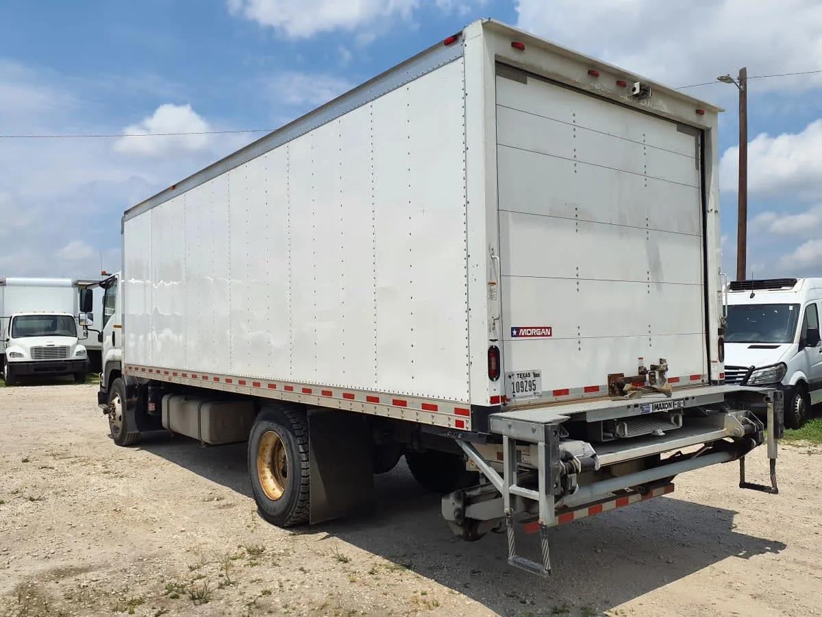 2019 Isuzu FTR in Converse, TX — photo 6