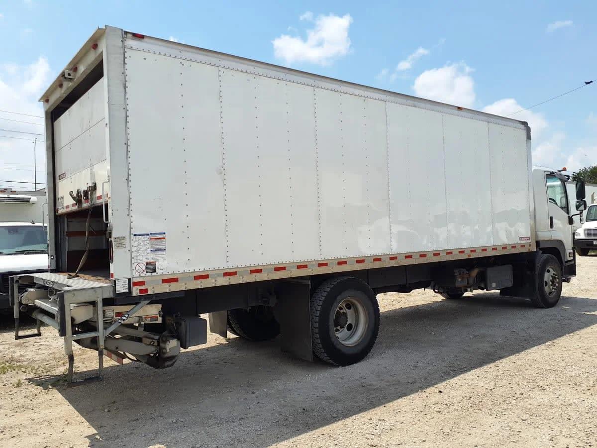 2019 Isuzu FTR in Converse, TX — photo 4