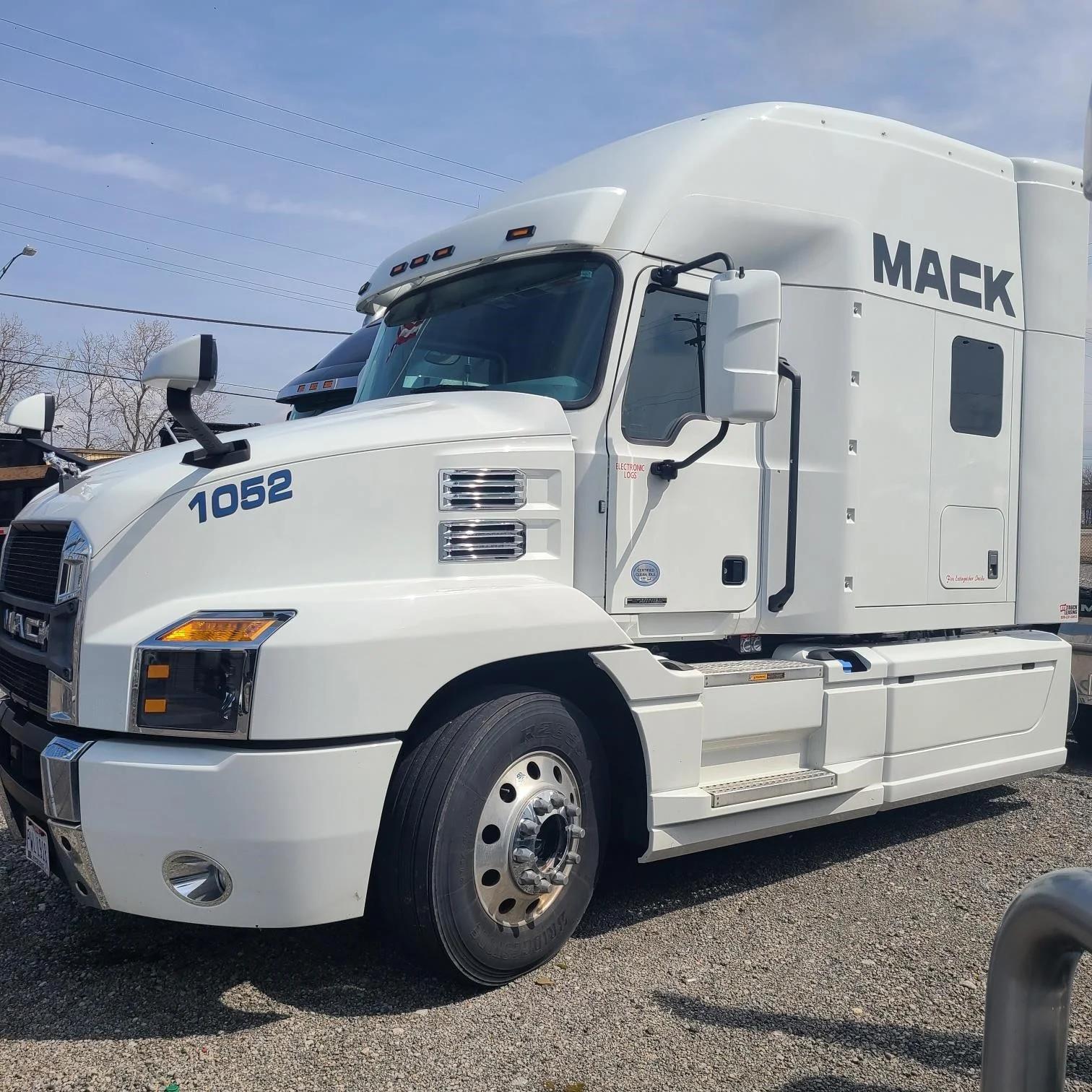 2020 Mack Anthem — photo 2