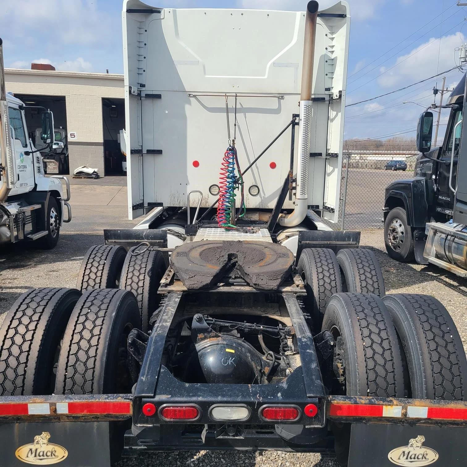 2020 Mack Anthem — photo 3