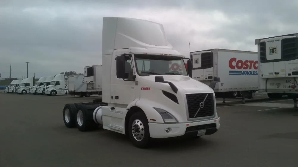 2021 Volvo VNR 640