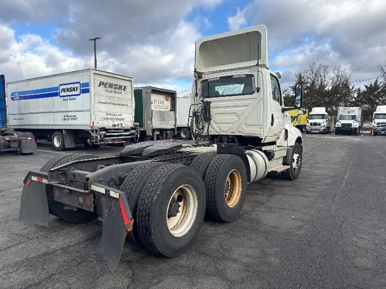 2019 International LT in Parsippany, NJ — photo 7
