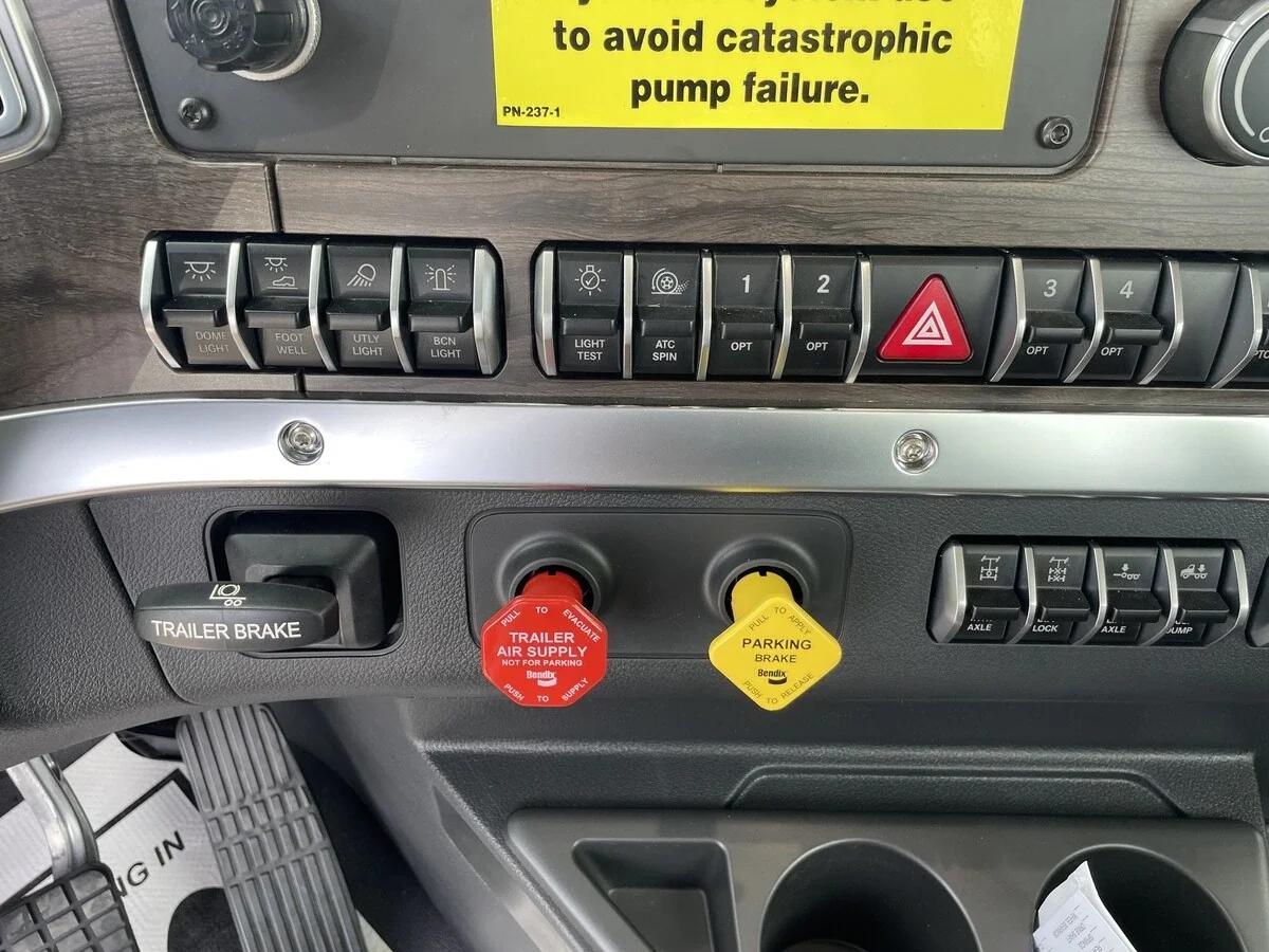 2027 Western Star 49X — photo 40