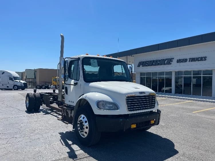 2017 Freightliner M2 106