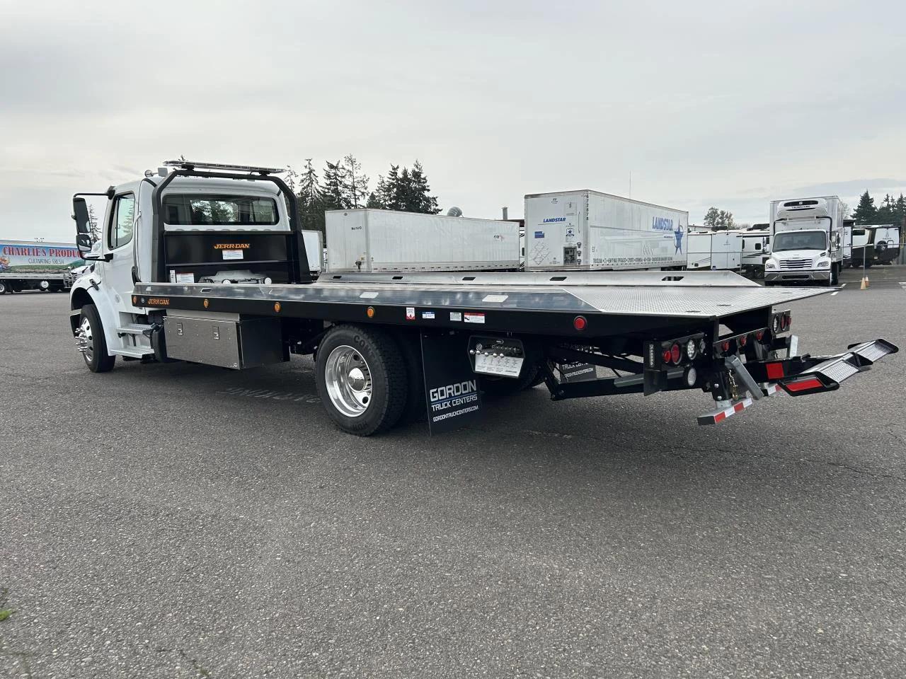 2024 Freightliner M2 106 in Coburg, OR — photo 3
